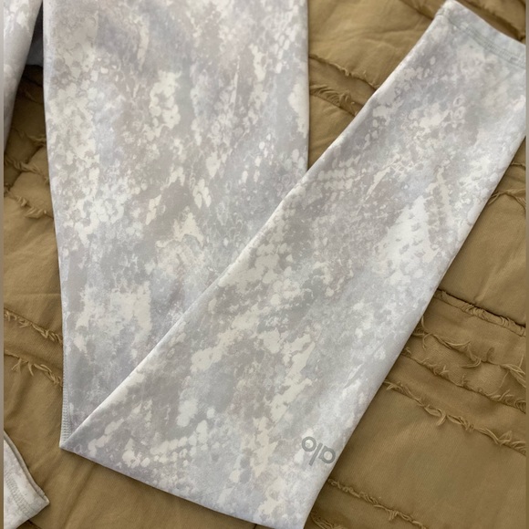 Alo Yoga | Vapor Python Airbrush Leggings NWOT - Picture 5 of 15
